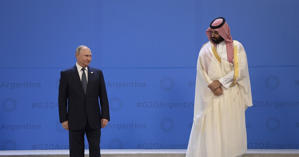 Президент РФ Владимир Путин и наследный принц Саудовской Аравии, министр обороны Королевства Саудовская Аравия Мухаммед бен Сальман аль Сауд