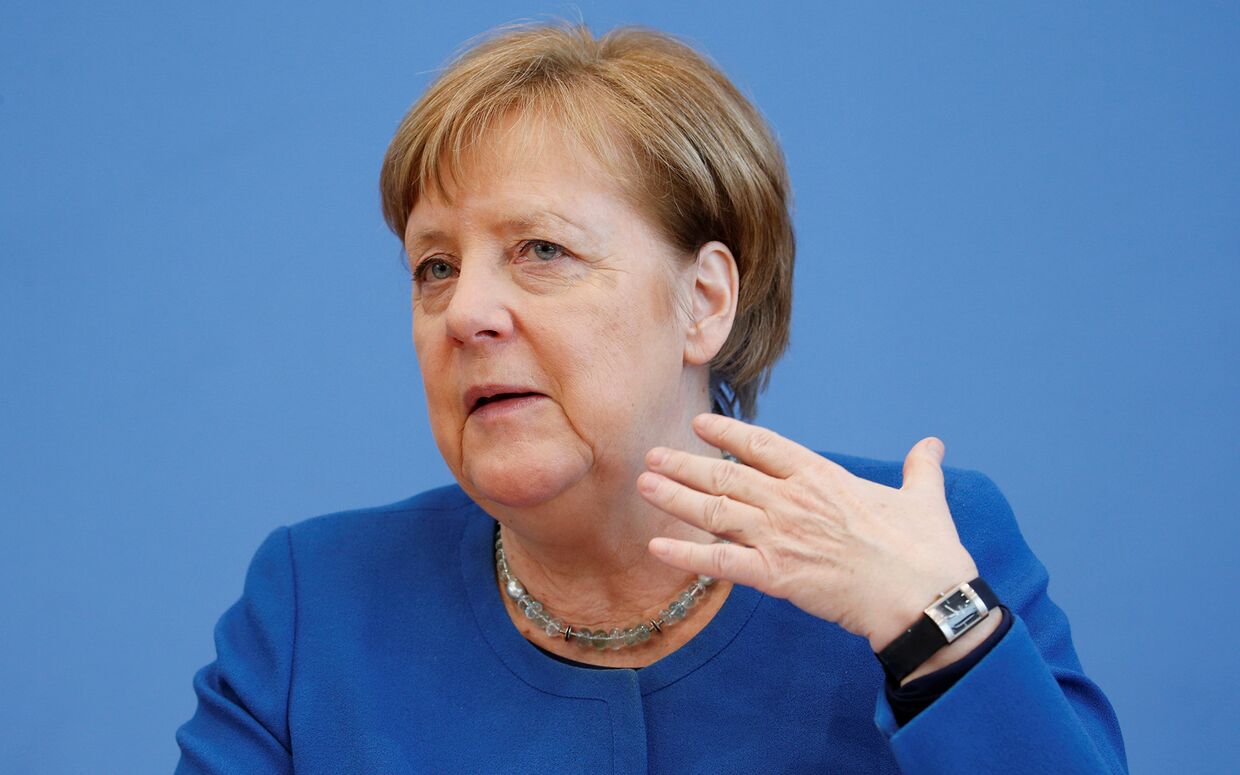 Канцлер Германии Ангела Меркель выступает на пресс-конференции по коронавирусу в Берлине
