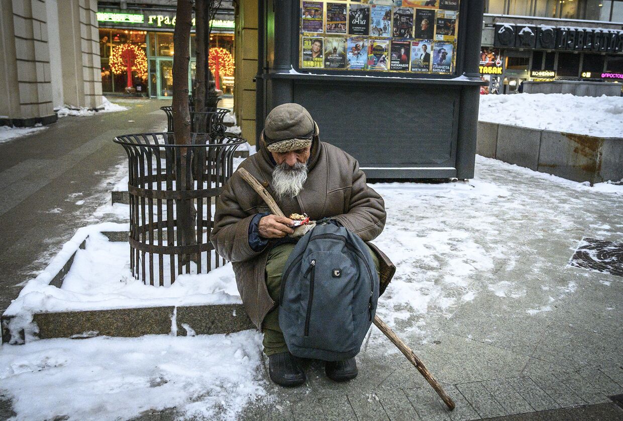 Попрошайка на улице в Москве