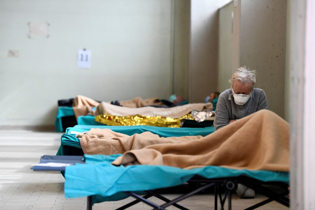 Пациенты в больнице в Брешии, Италия