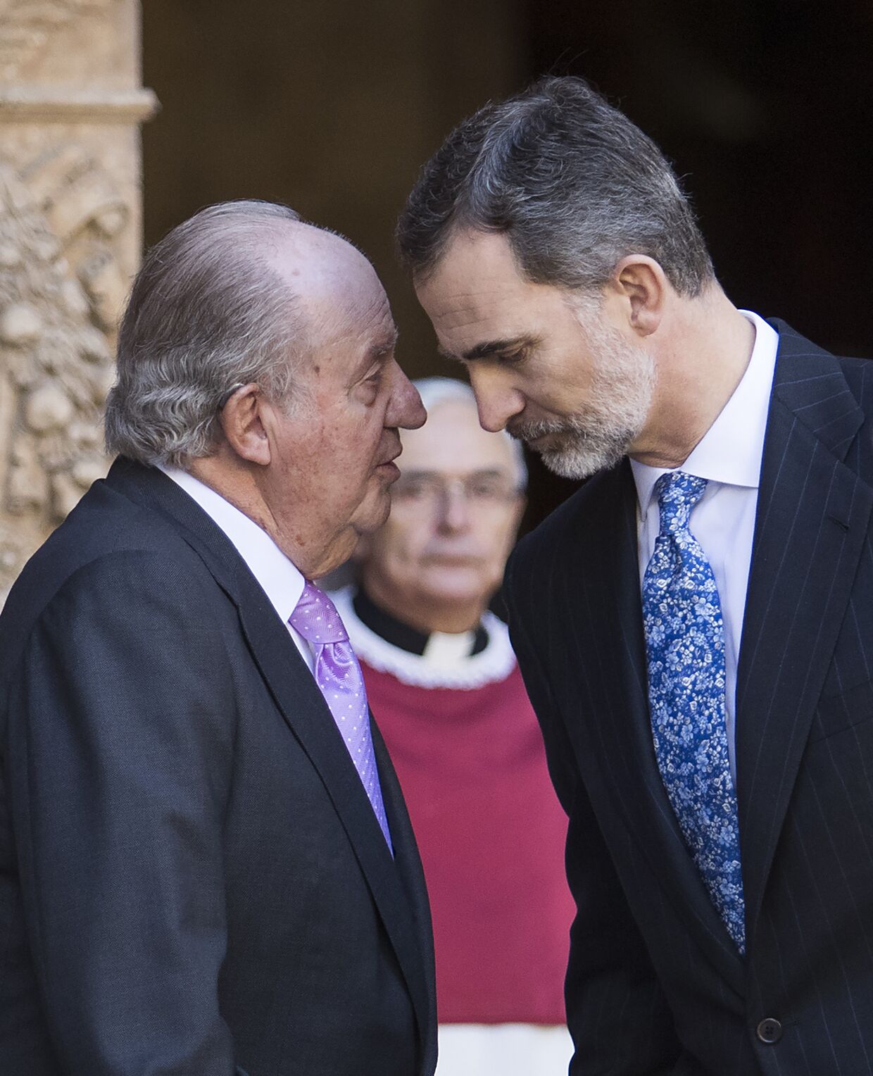 Король Испании Филипп VI и его отец Хуан Карлос I