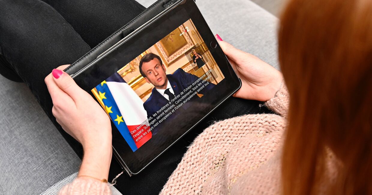 Президент Франции Эммануэль Макрон во время телевизионного обращения к нации 16 марта 2020 года