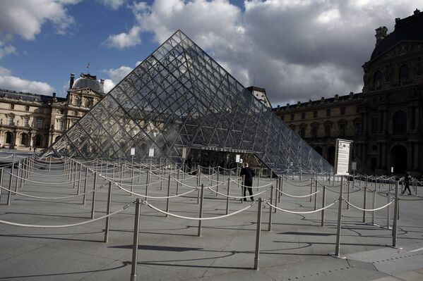 Музей Лувра в Париже, 13 марта 2020 года