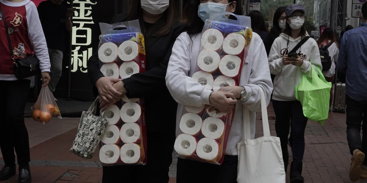Женщины с туалетной бумагой, Гонконг