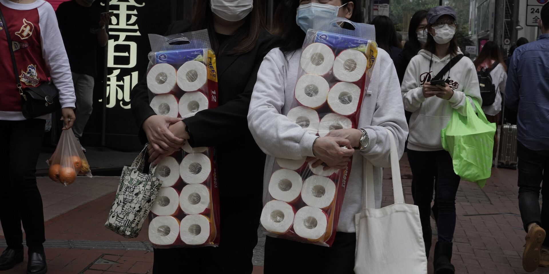 Женщины с туалетной бумагой, Гонконг  - ИноСМИ, 1920, 04.05.2022
