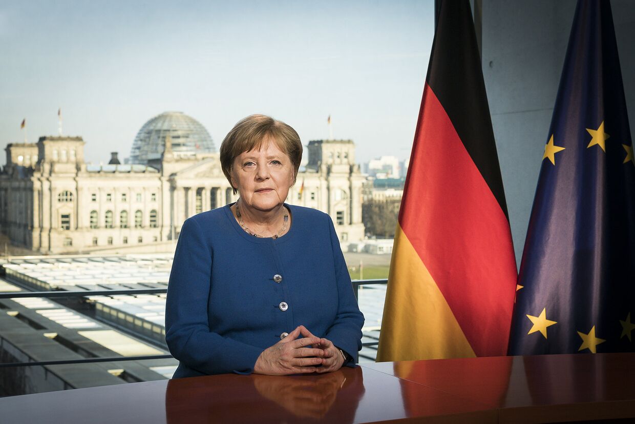 Канцлер Германии Ангела Меркель во время записи прямого телевизионного обращения к нации в Берлине