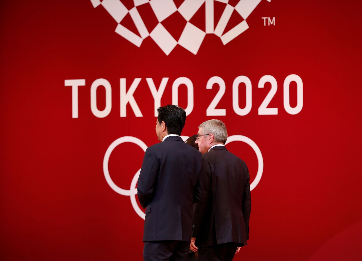 Президент Международного олимпийского комитета Томас Бах и премьер-министр Японии Синдзо Абэ