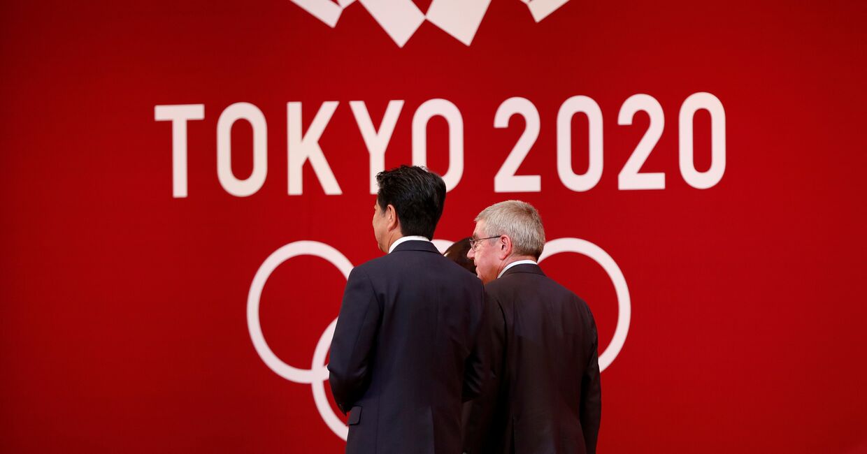 Президент Международного олимпийского комитета Томас Бах и премьер-министр Японии Синдзо Абэ