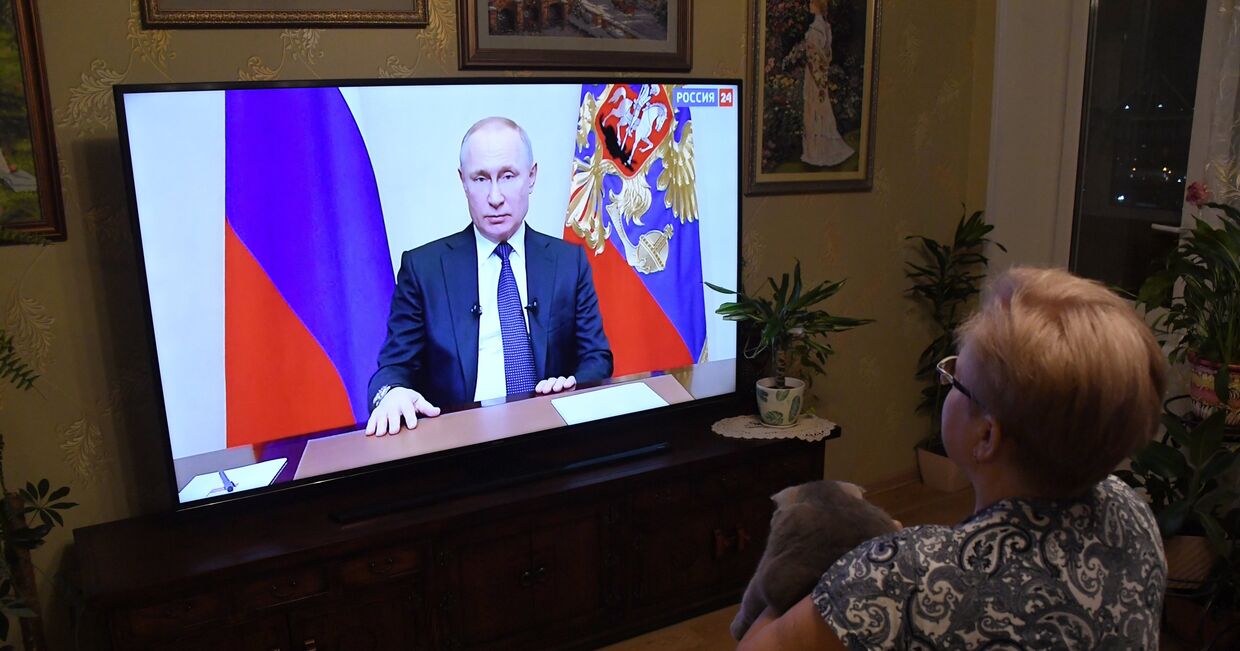 Трансляция обращения президента России В. Путина к гражданам из-за ситуации с коронавирусом
