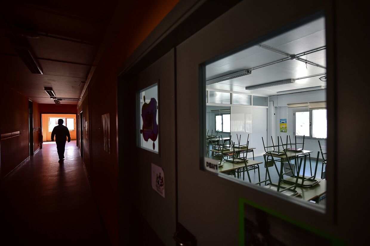 Закрытая школа в Лабастиде, Испания