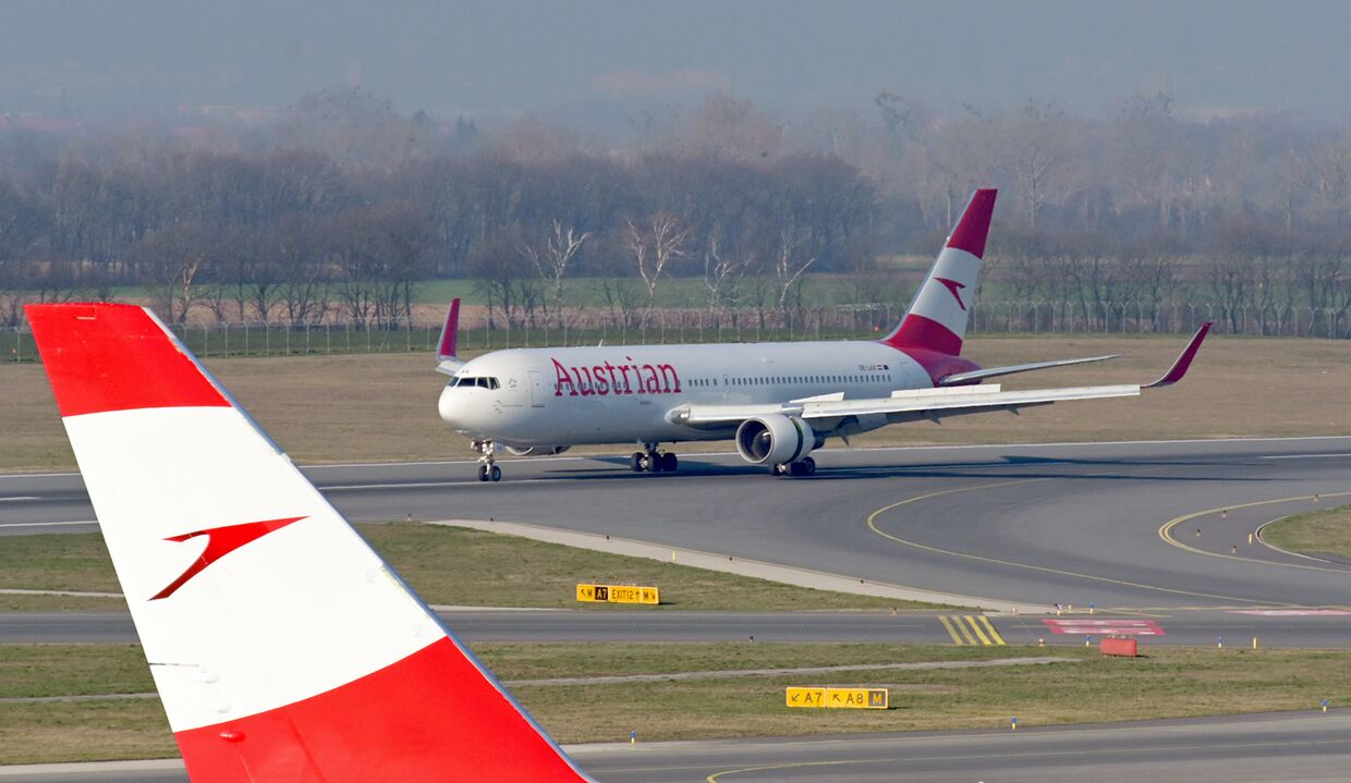 Самолет Austrian Airlines в Австрии