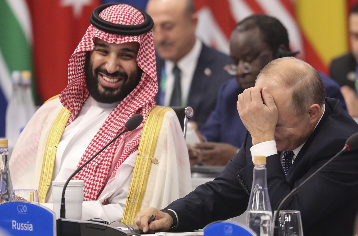 Президент РФ Владимир Путин и наследный принц Саудовской Аравии, министр обороны Королевства Саудовская Аравия Мухаммед бен Сальман аль Сауд