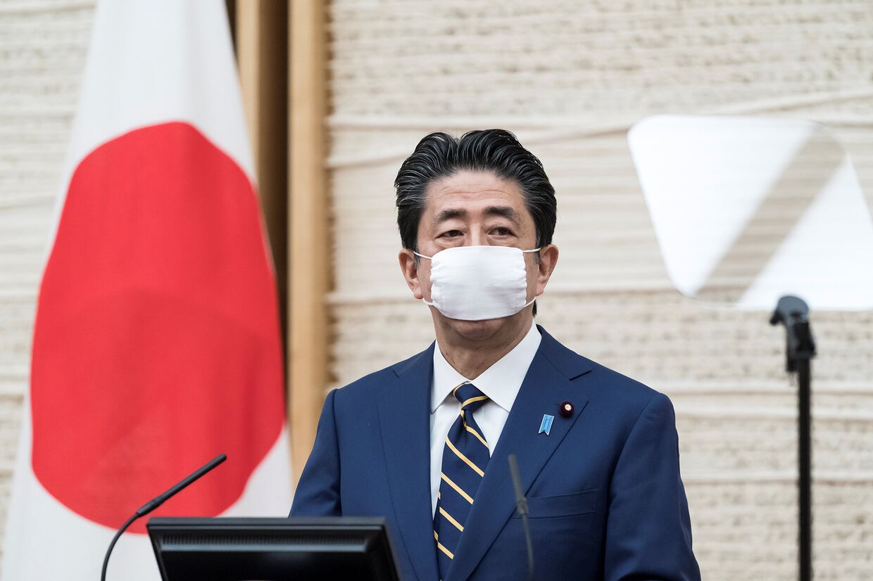 Премьер-министр Японии Синдзо Абэ на пресс-конференции в Токи