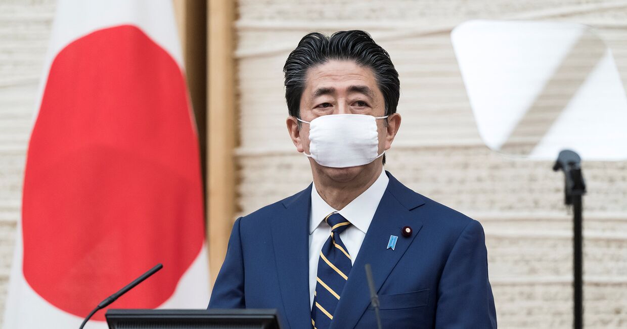 Премьер-министр Японии Синдзо Абэ на пресс-конференции в Токи