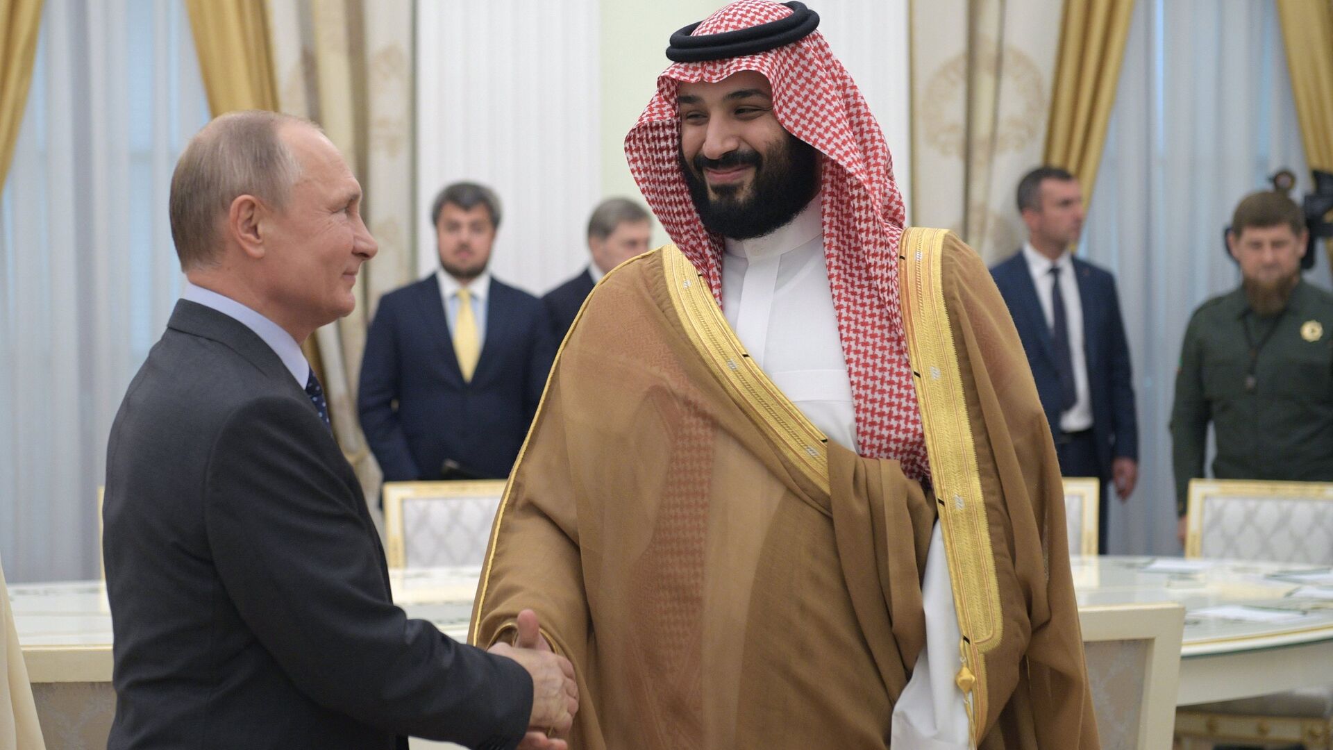 Президент РФ В. Путин и наследный принц Саудовской Аравии М. бен Салман Аль Сауд - ИноСМИ, 1920, 17.10.2022