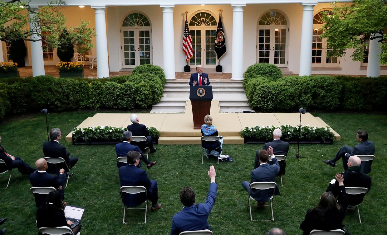 Президент США Дональд Трамп во время ежедневного брифинга в Вашингтоне