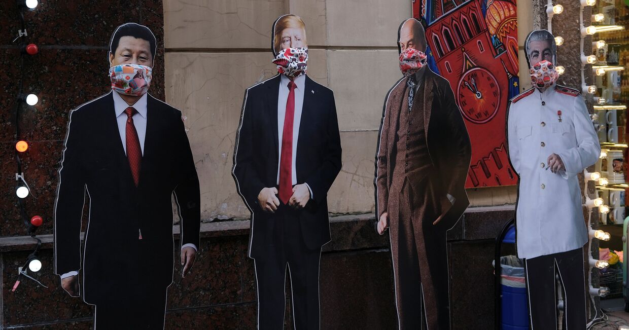 Изображения Си Цзиньпина, Дональда Трампа, Ленина и Сталина в Москве