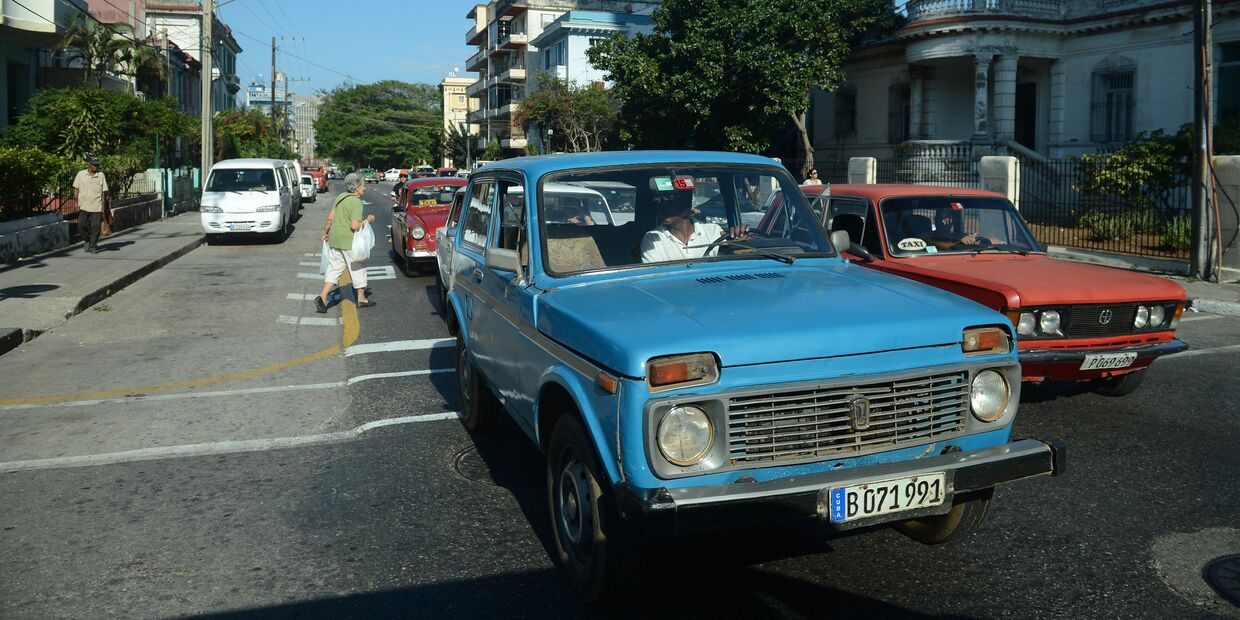 Автомобили Лада на одной из улиц Гаваны