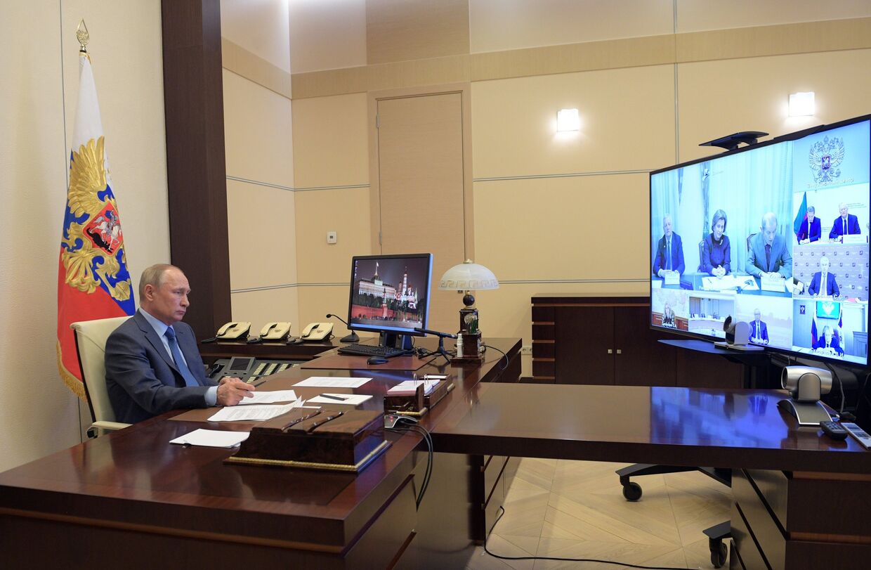 Президент РФ В. Путин провел совещание по вопросу санитарно-эпидемиологической обстановки 20 апреля 2020