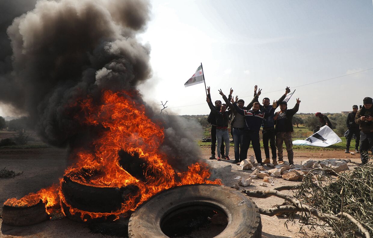 Участники акции протеста в провинции Идлиб, Сирия