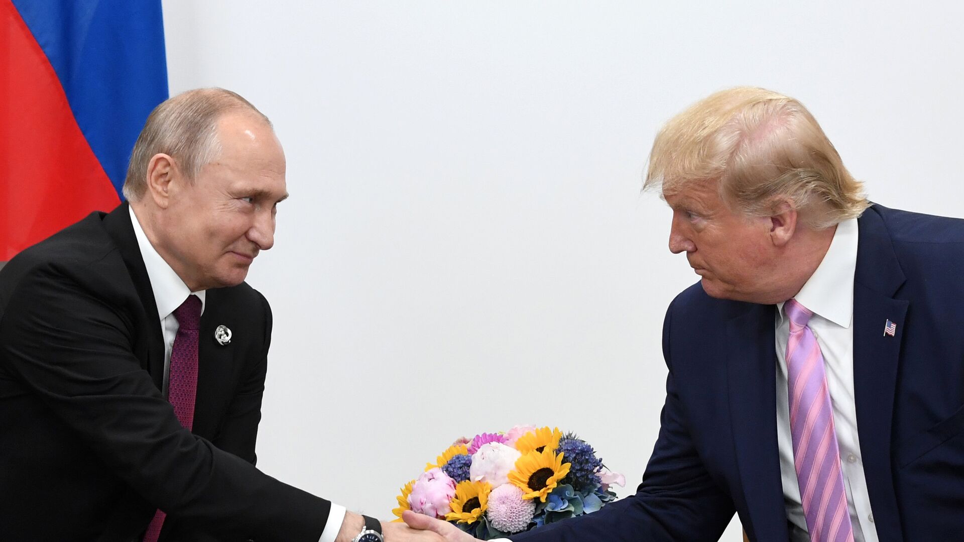 Президент РФ Владимир Путин и президент США Дональд Трамп во время встречи на полях саммита Группы двадцати в Осаке - ИноСМИ, 1920, 17.09.2023