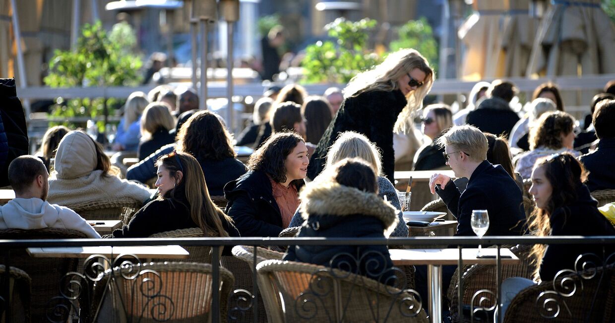 Посетители кафе в Стокгольме, Швеция