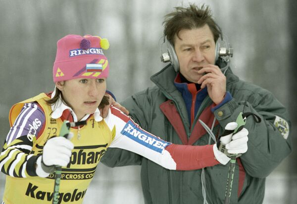 Российская лыжница Елена Вяльбе во время старта на «Кубке мира», 1994 год Российская лыжница Елена Вяльбе во время старта на «Кубке мира», 1994 год