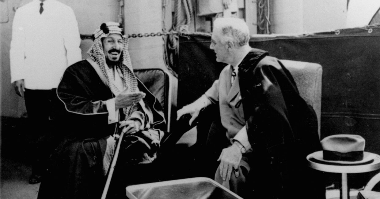 Президент США Франклин Рузвельт и король Саудовской Аравии Абдулазиз ибн Сауд, 1945