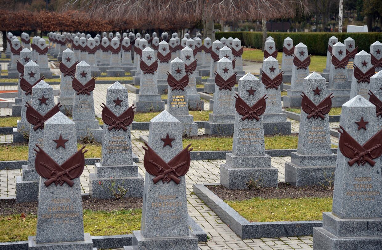 Захоронение красноармейцев на Ольшанском кладбище в Праге.