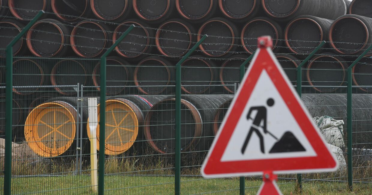 Трубы для строительства газопровода Северный поток-2 в порту Мукран, Германия