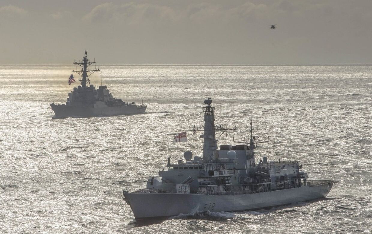 Военные учения кораблей НАТО в Баренцевом море