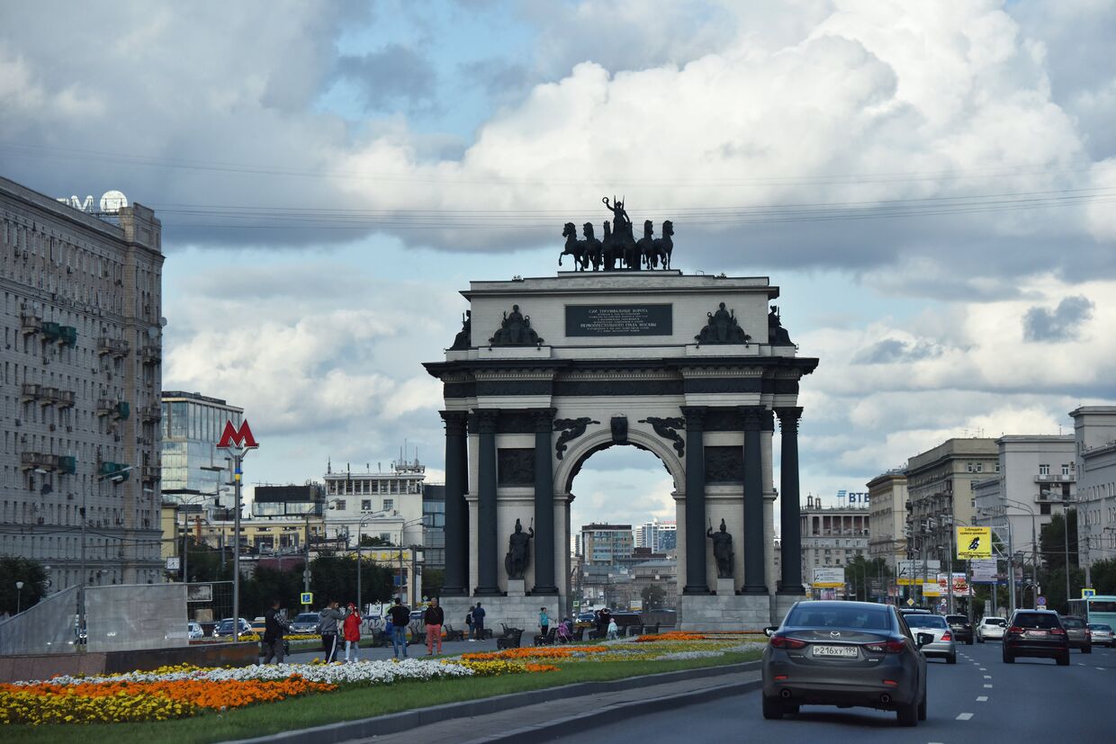 Московские Триумфальные ворота (Триумфальная арка) на площади Победы в Москве.