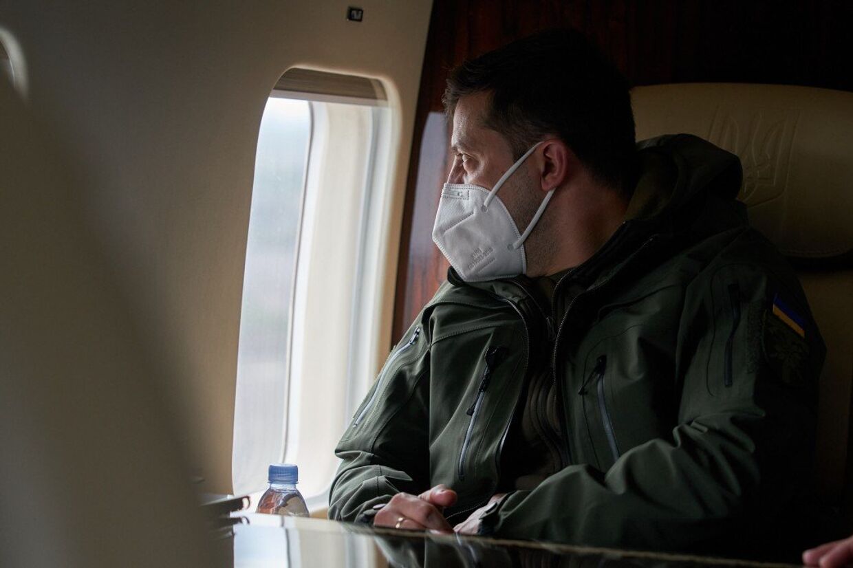 Президент Украины Владимир Зеленский в самолете