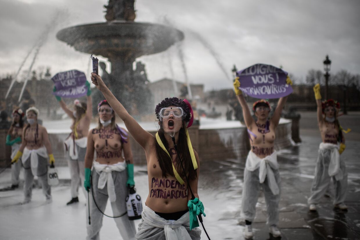 8 марта 2020. Femen во время акции протеста в Париже