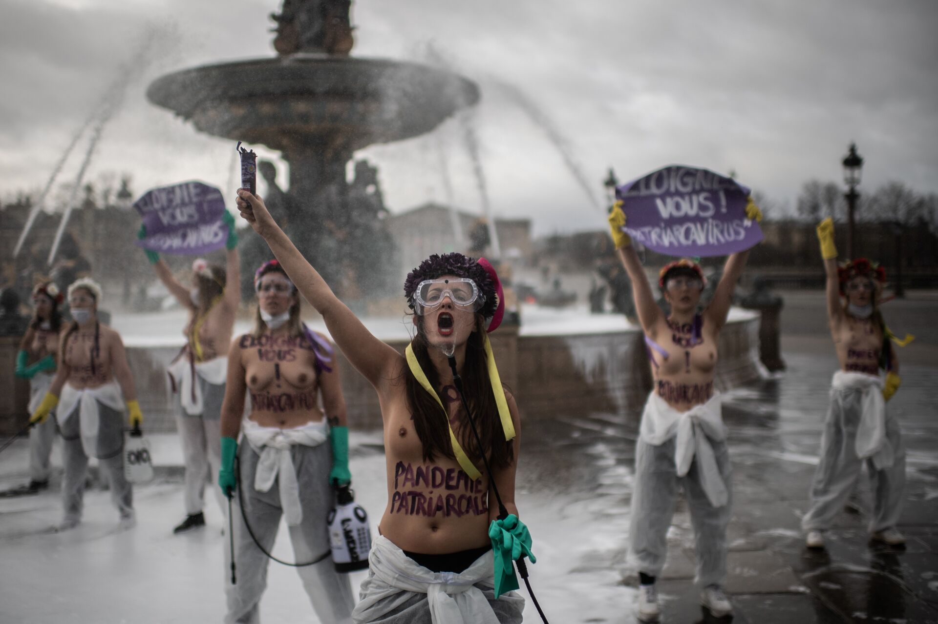 8 марта 2020. Femen во время акции протеста в Париже - ИноСМИ, 1920, 19.05.2020