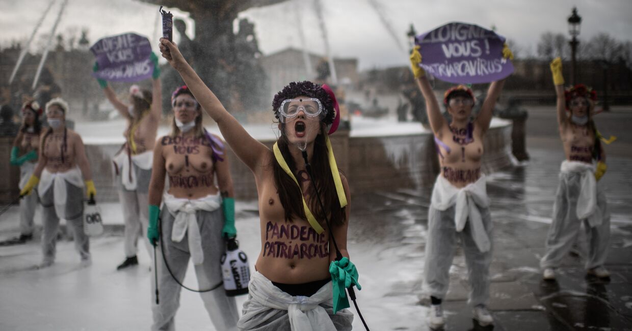 8 марта 2020. Femen во время акции протеста в Париже
