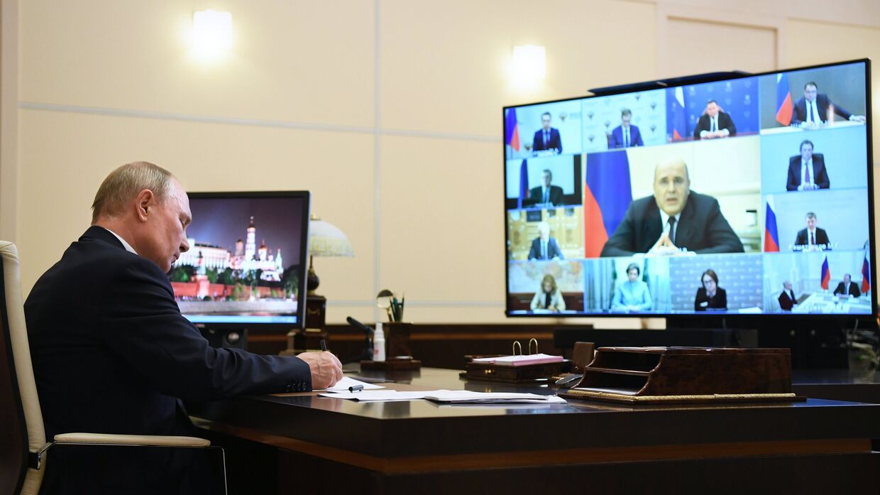 Президент РФ В. Путин провел совещание по вопросам реализации мер поддержки экономики и социальной сферы