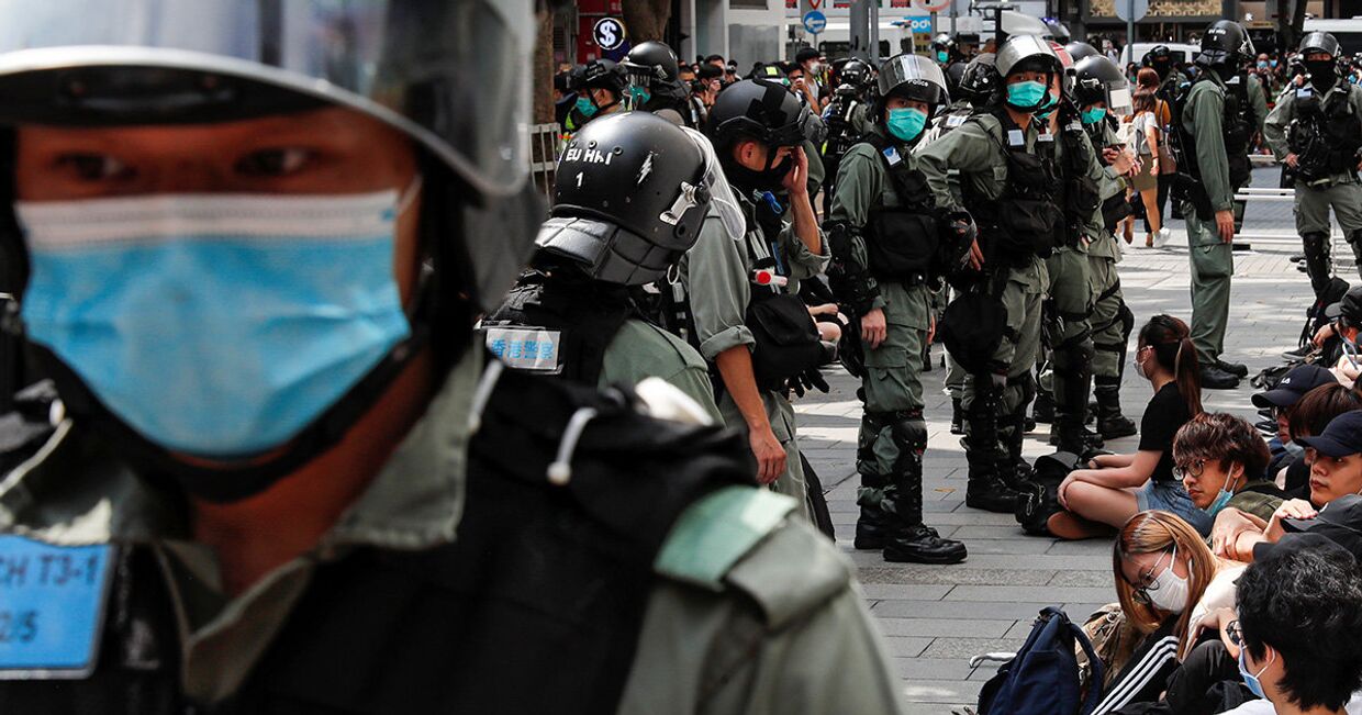 Спецназ во время акций протеста в Гонконге