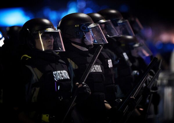 Сотрудники полиции во время акция протеста в Миннеаполисе