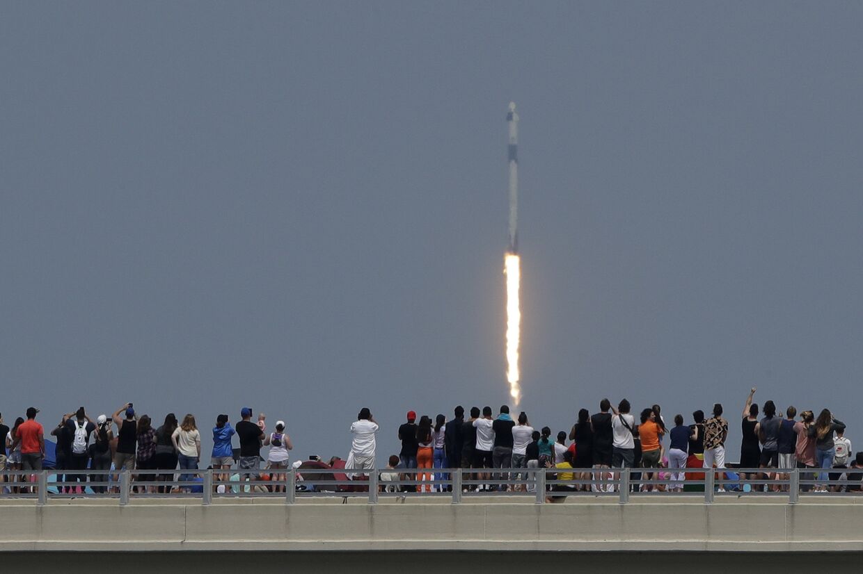 30 мая 2020. Американцы наблюдают за стартом космического корабля SpaceX