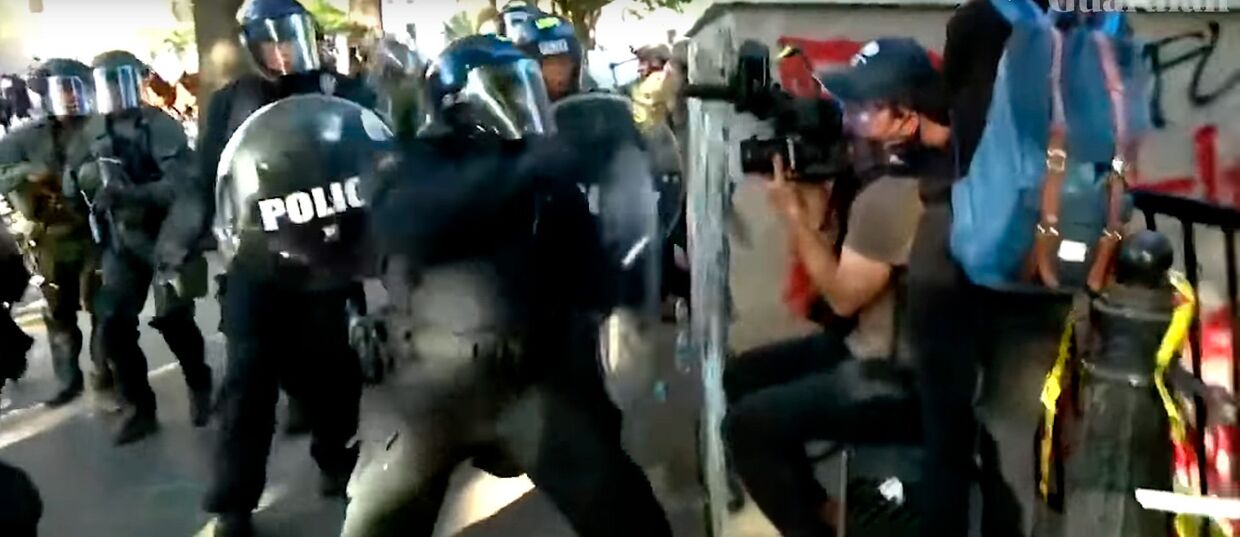 В Вашингтоне полицейские напали на журналистов
