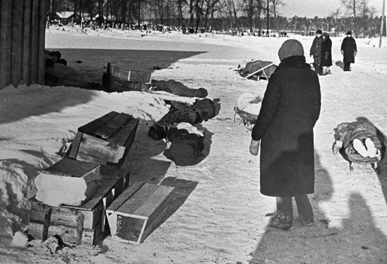 Гробы для захоронения умерших в блокадном Ленинграде