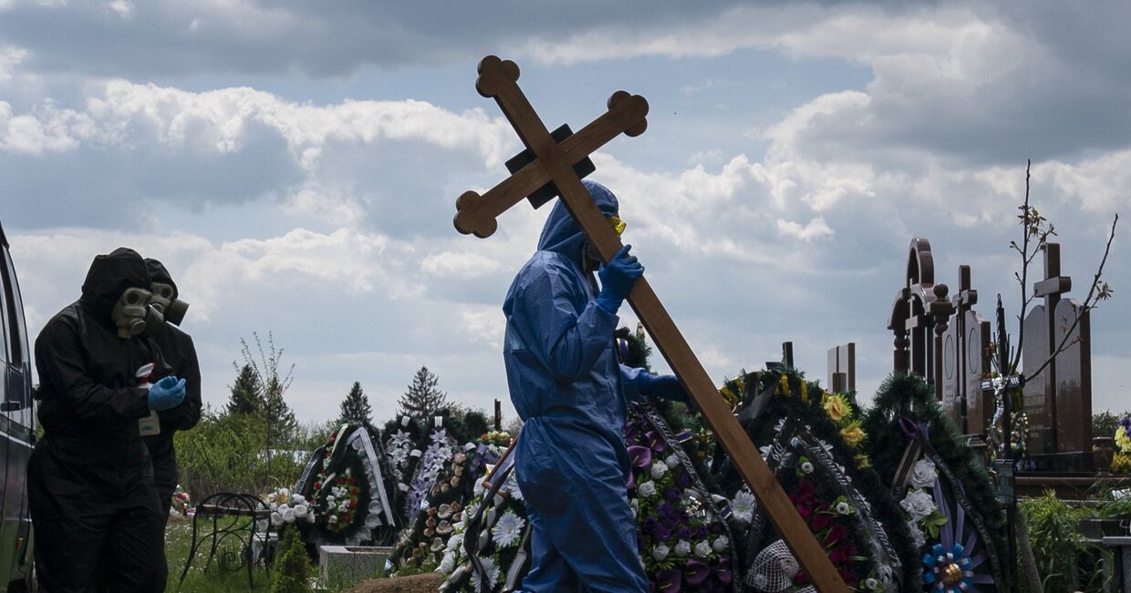 Похороны умершего от коронавируса в Черновцах, Украина