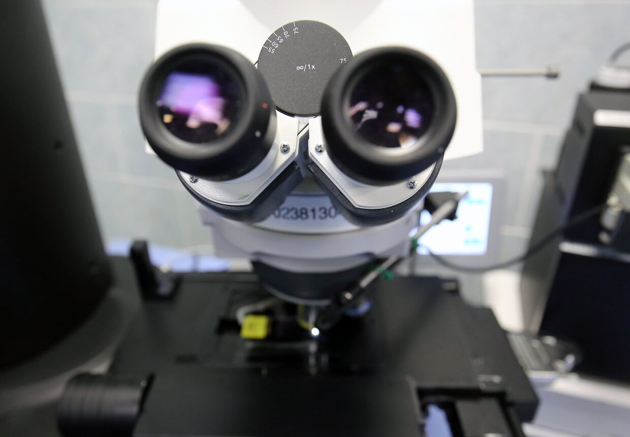 Электронный микроскоп в лаборатории
