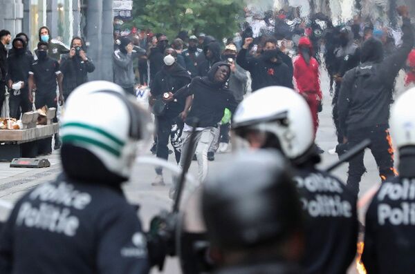 Столкновения участников акции протеста с полицией в Брюсселе