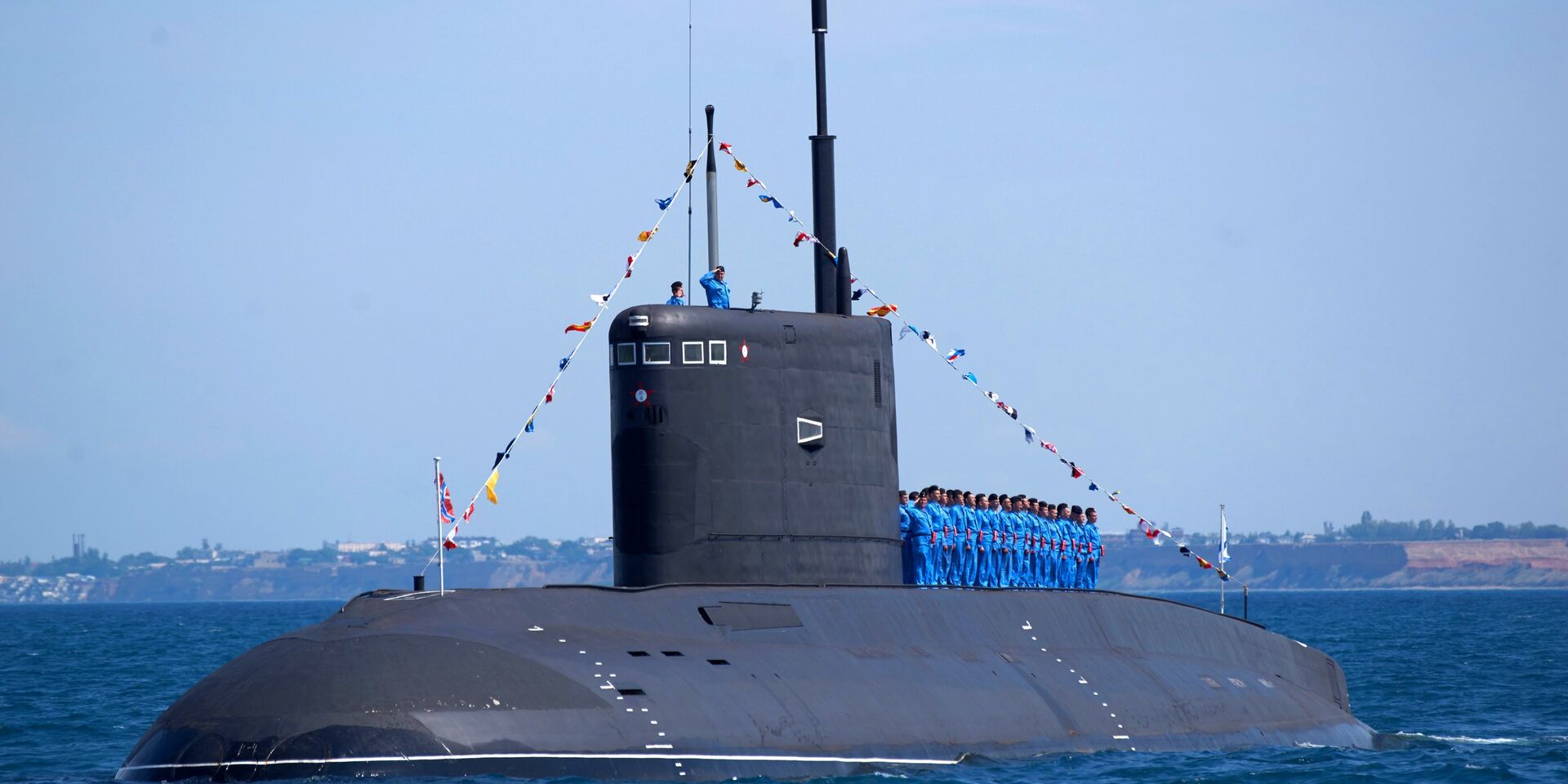 Летний период обучения на ЧФ впервые открылся смотром на рейде Севастополя Летний период обучения на ЧФ впервые открылся смотром на рейде Севастополя - ИноСМИ, 1920, 13.07.2025