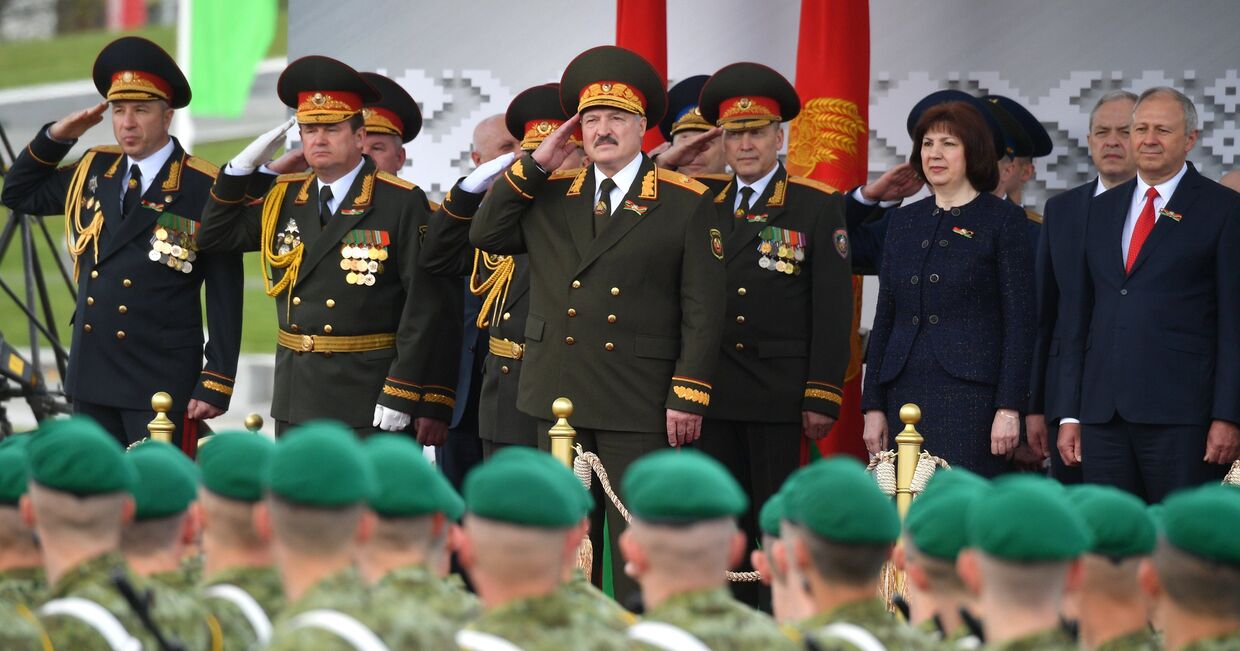 Президент Белоруссии Александр Лукашенко на параде в Минске