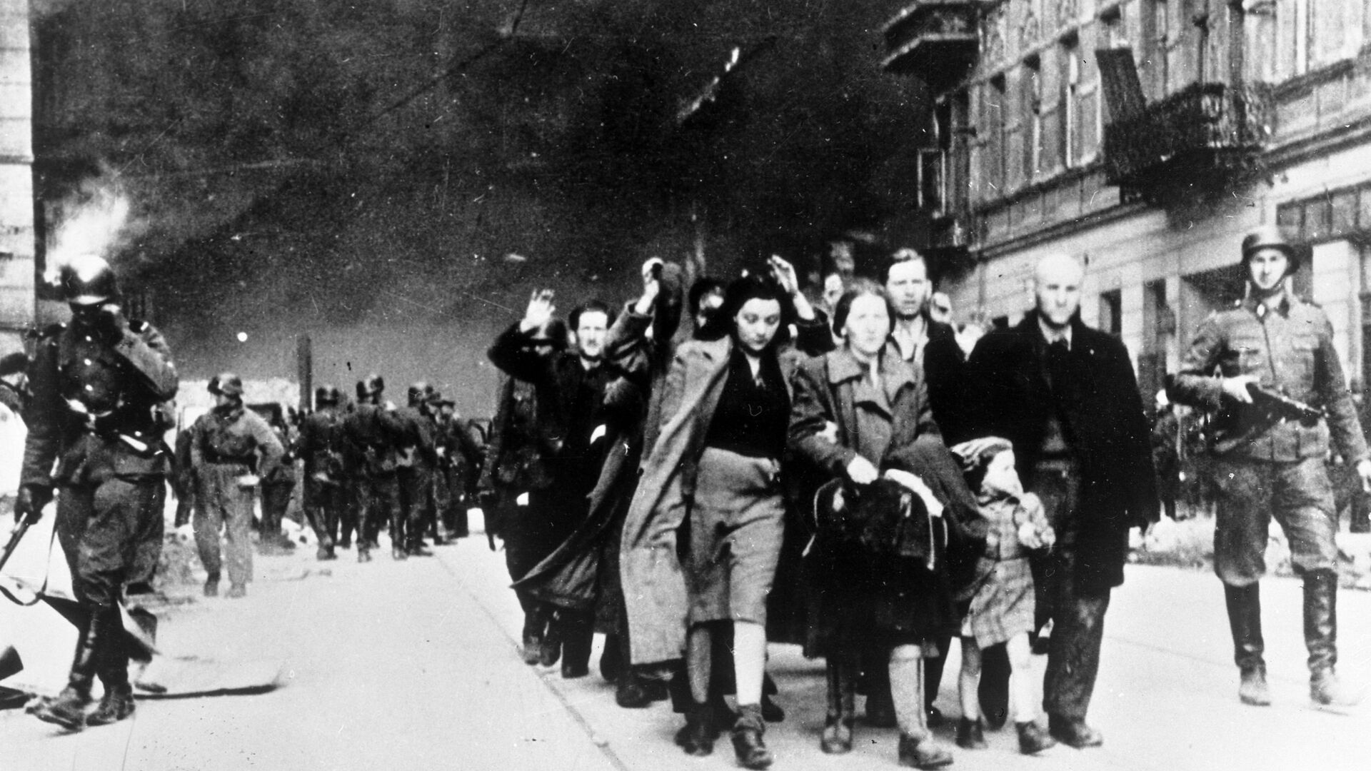 Жителей Варшавского гетто отправляют в лагерь смерти Треблинка - ИноСМИ, 1920, 20.04.2023