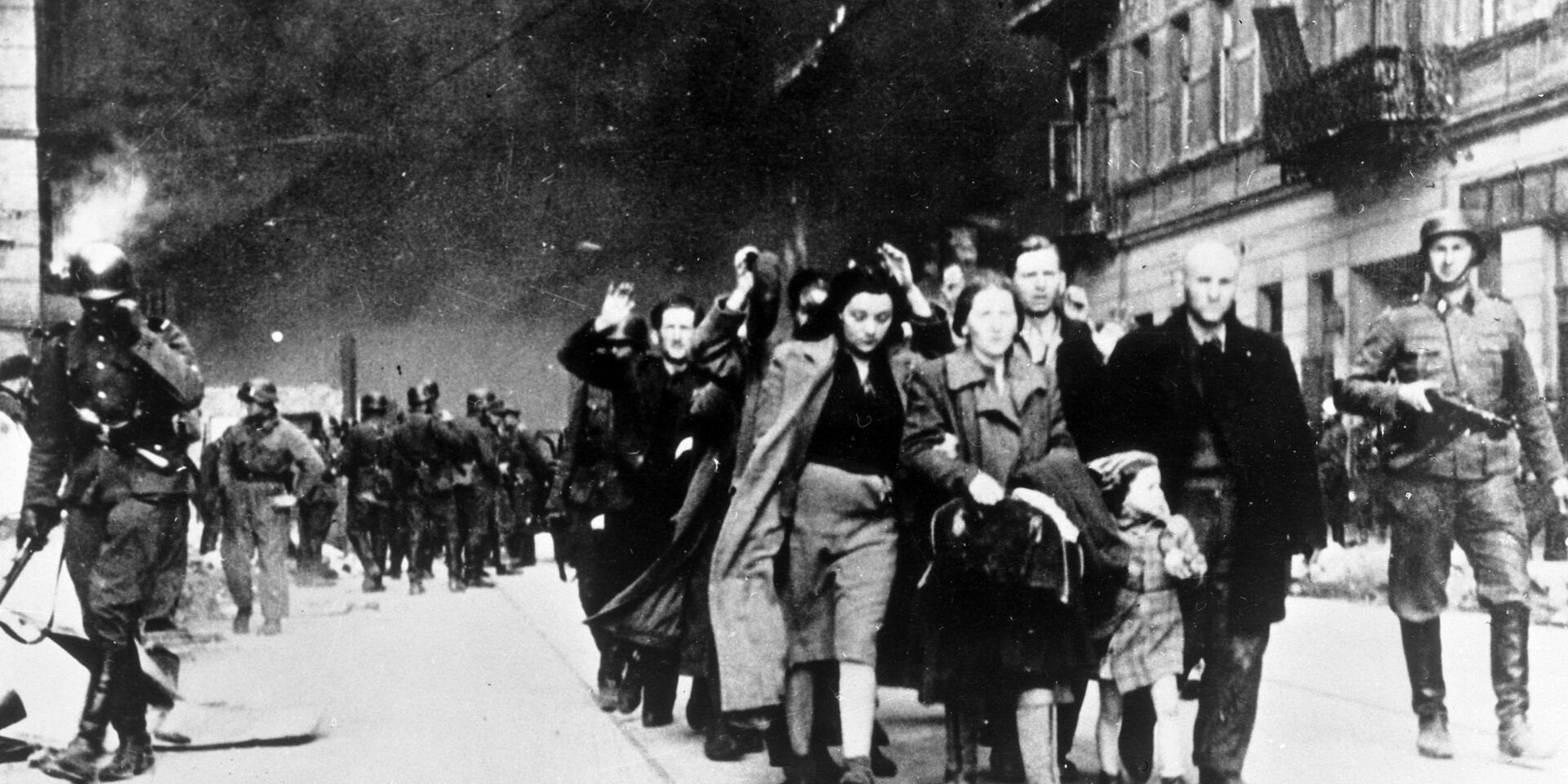 Жителей Варшавского гетто отправляют в лагерь смерти Треблинка - ИноСМИ, 1920, 20.04.2023