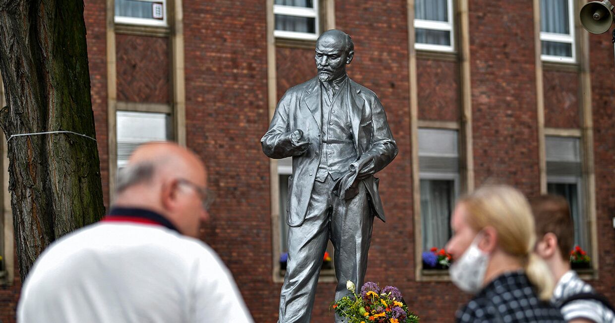 В городе Гельзенкирхен в западной Германии открыли памятник Владимиру Ленину